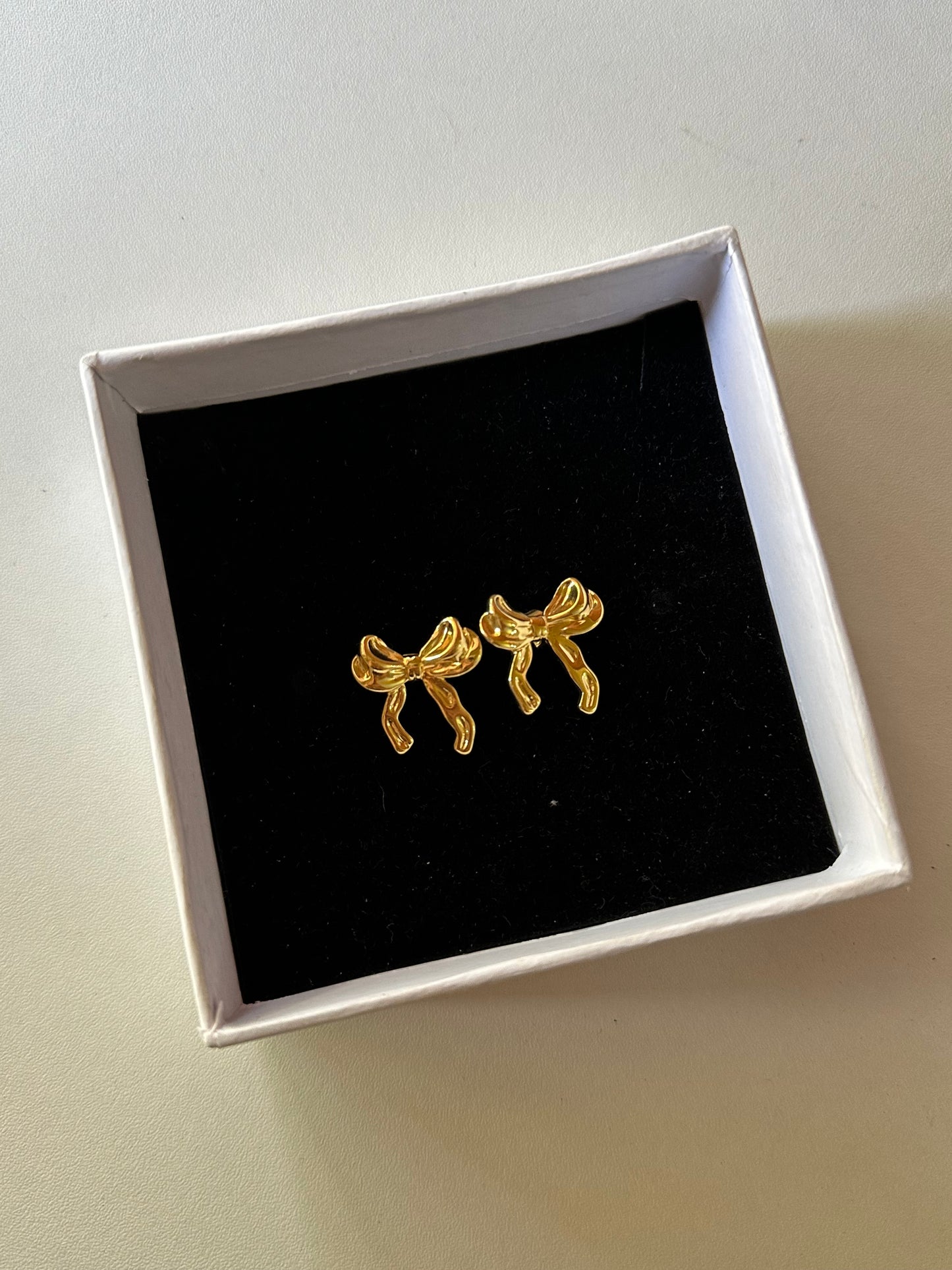 Bow earrings