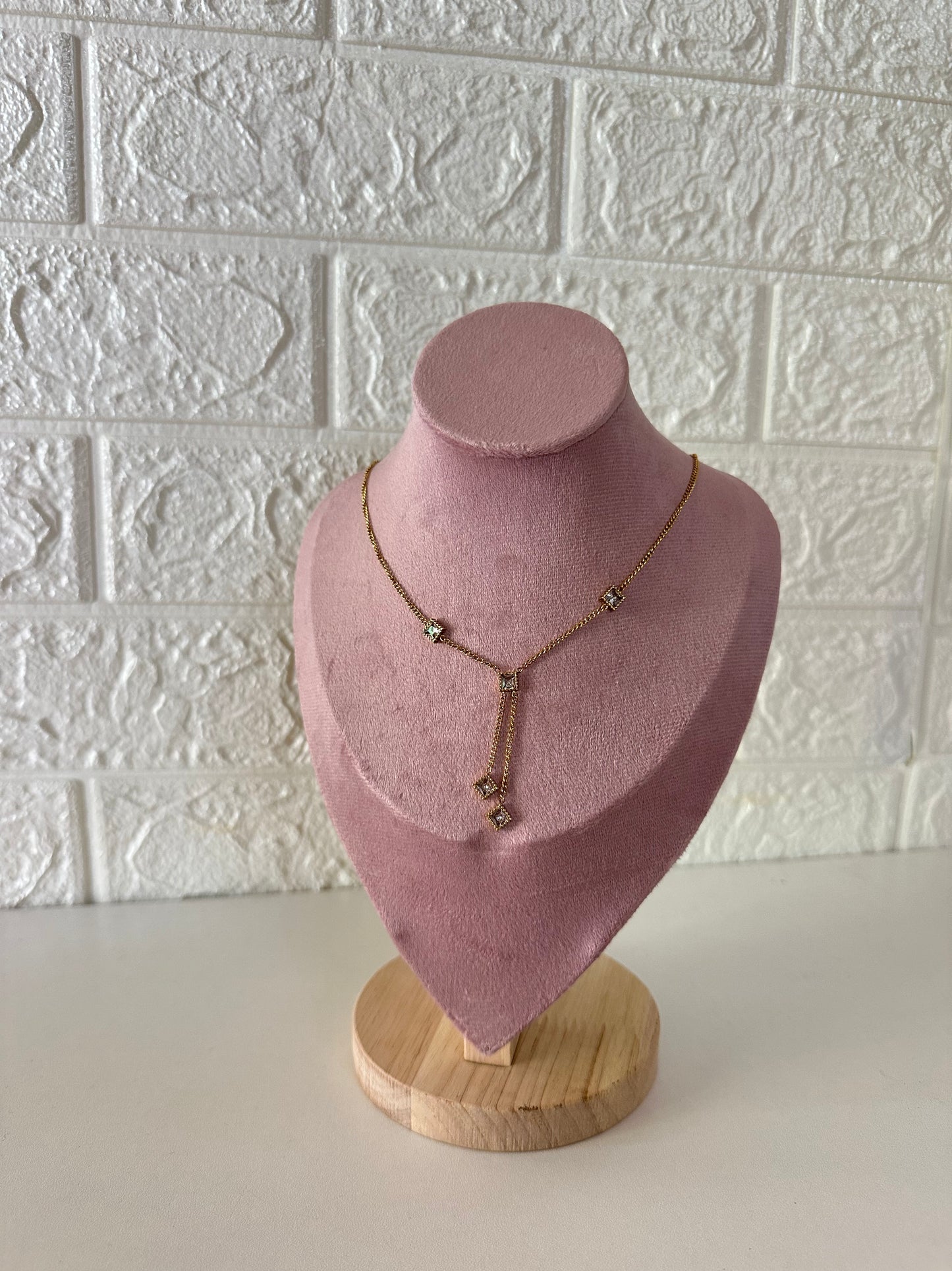 Betty pendant