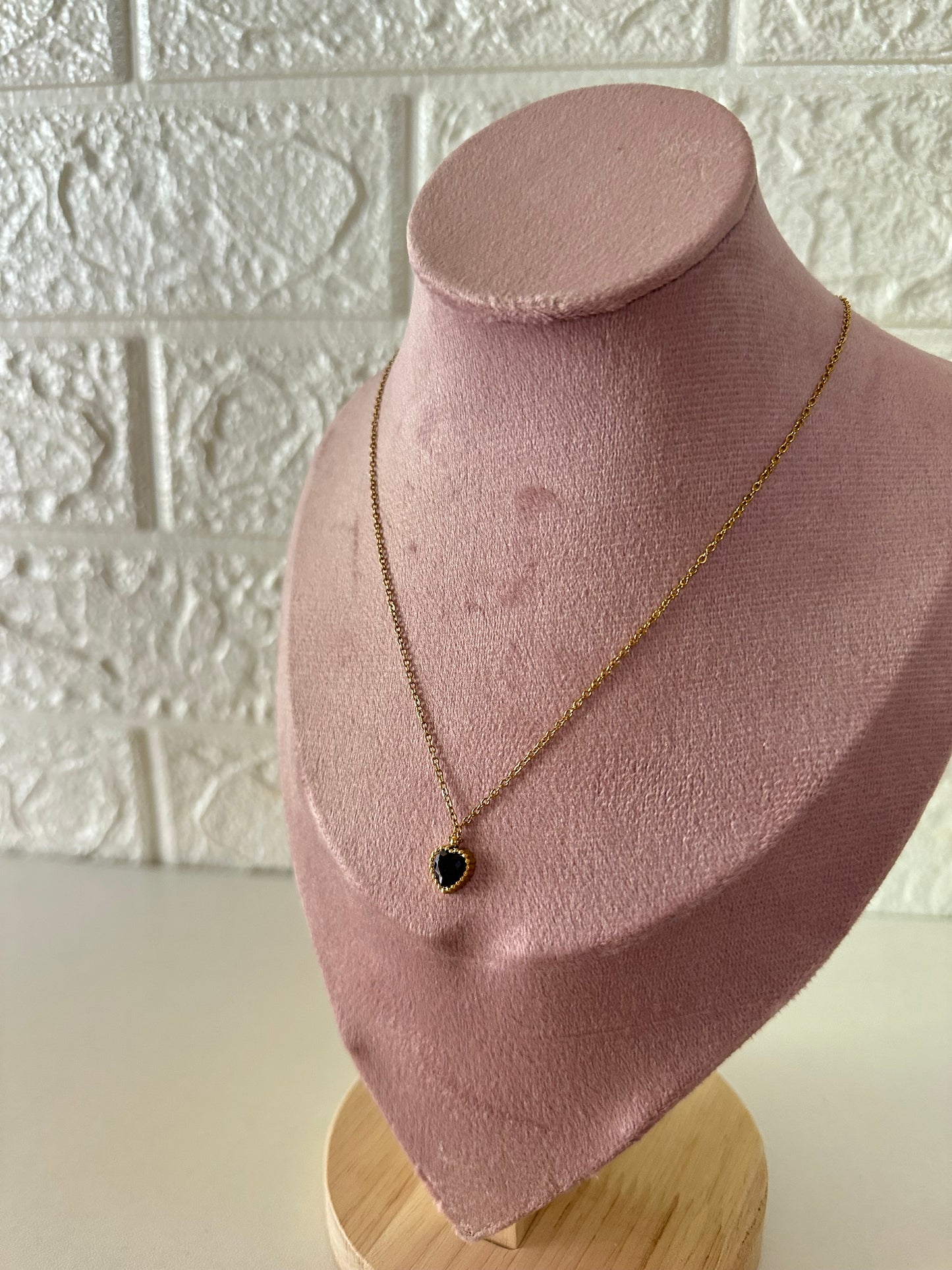 Black heart necklace