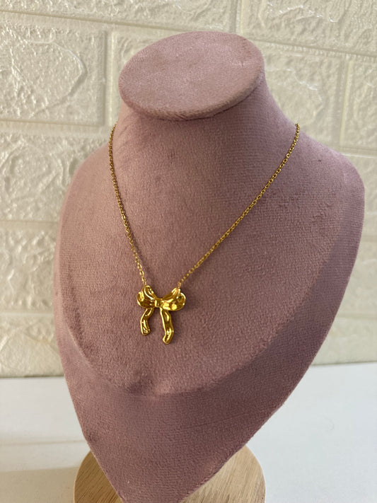 Bow necklace