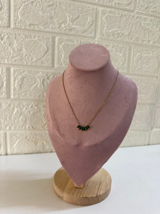 Green leaf necklace