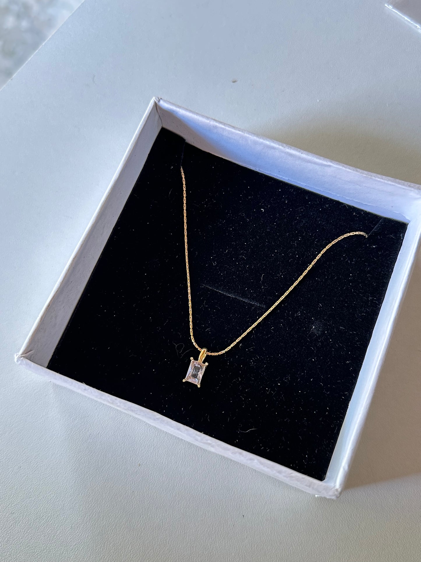 Rhea pendant