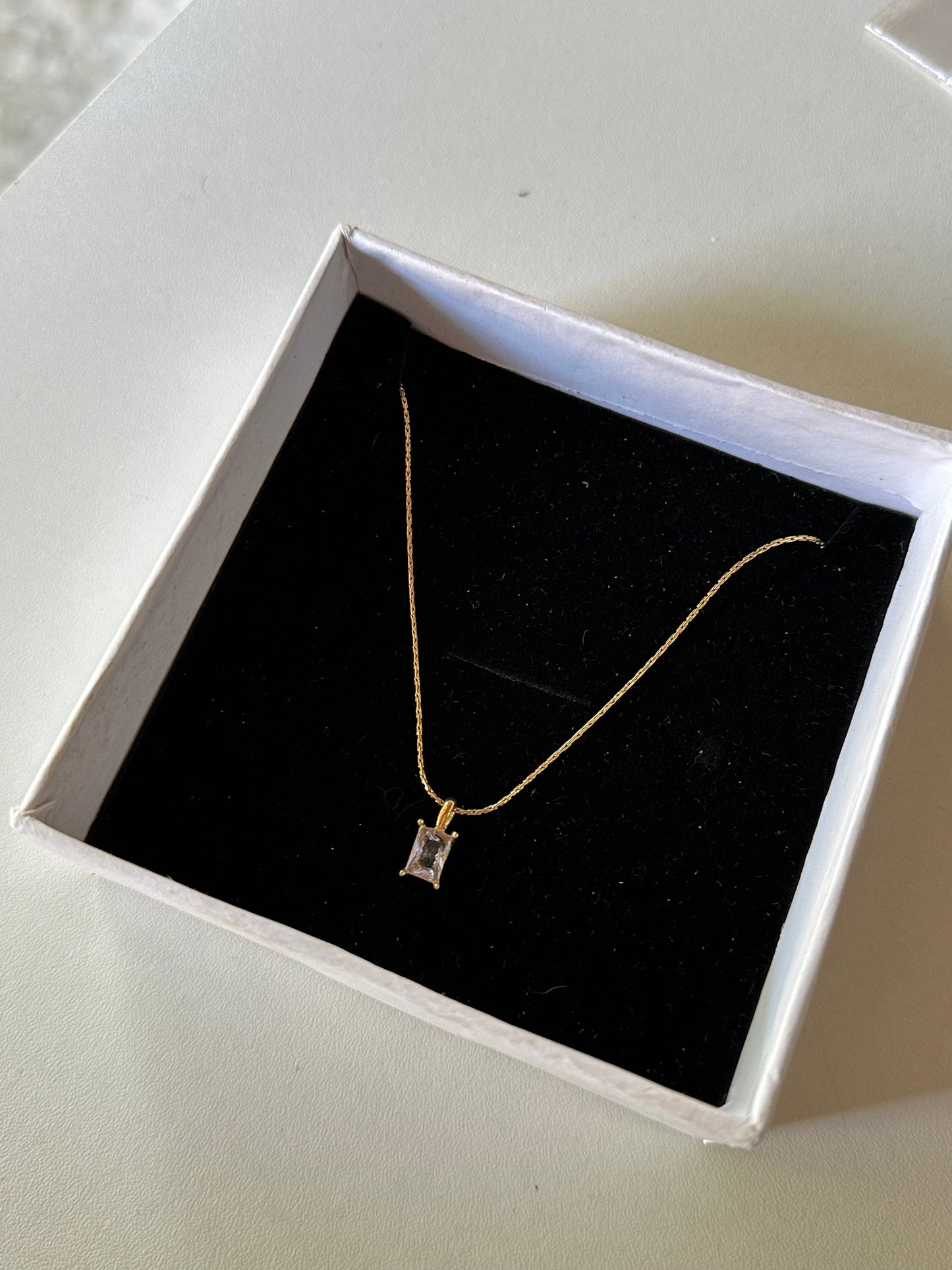 Rhea pendant