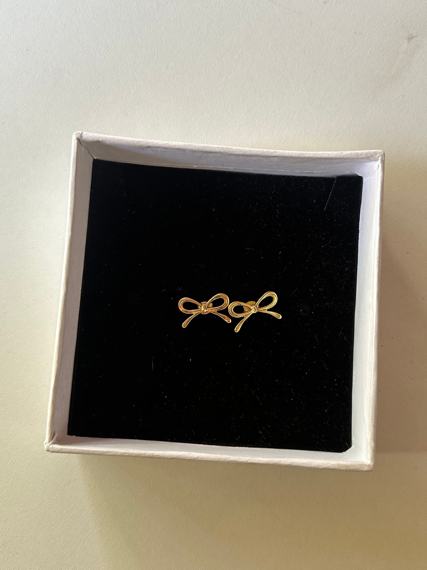 Bow earrings