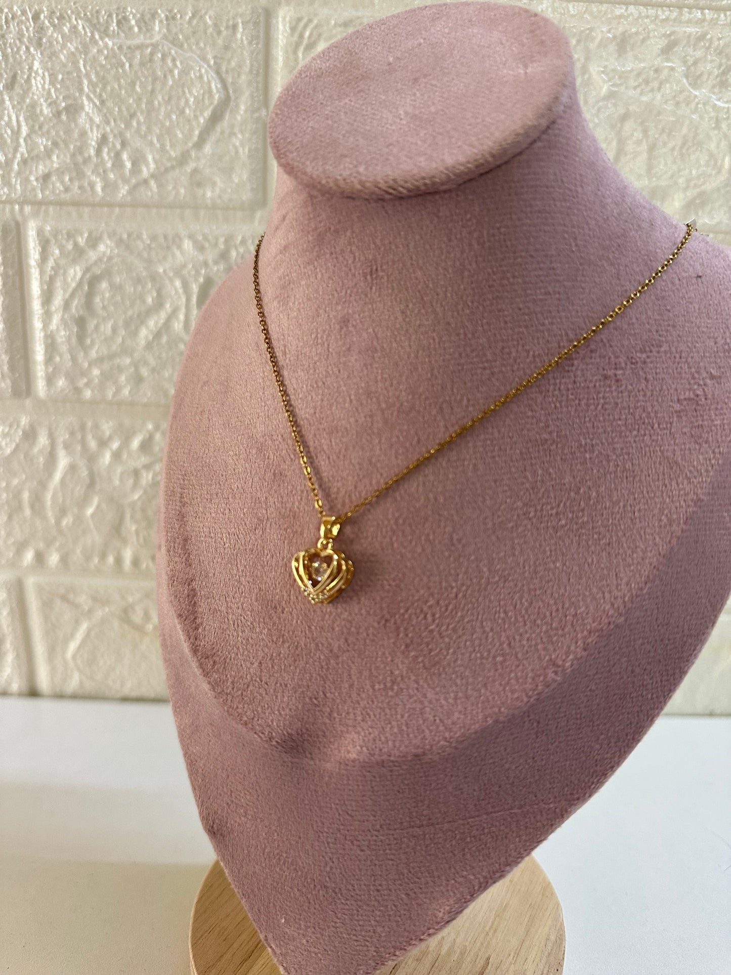 Spinning heart pendant