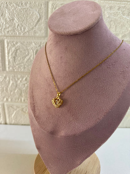 Spinning heart pendant