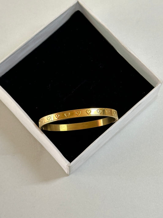 Heart lined kada