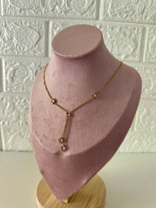 Betty pendant