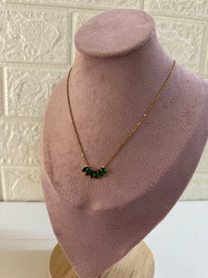 Green leaf necklace
