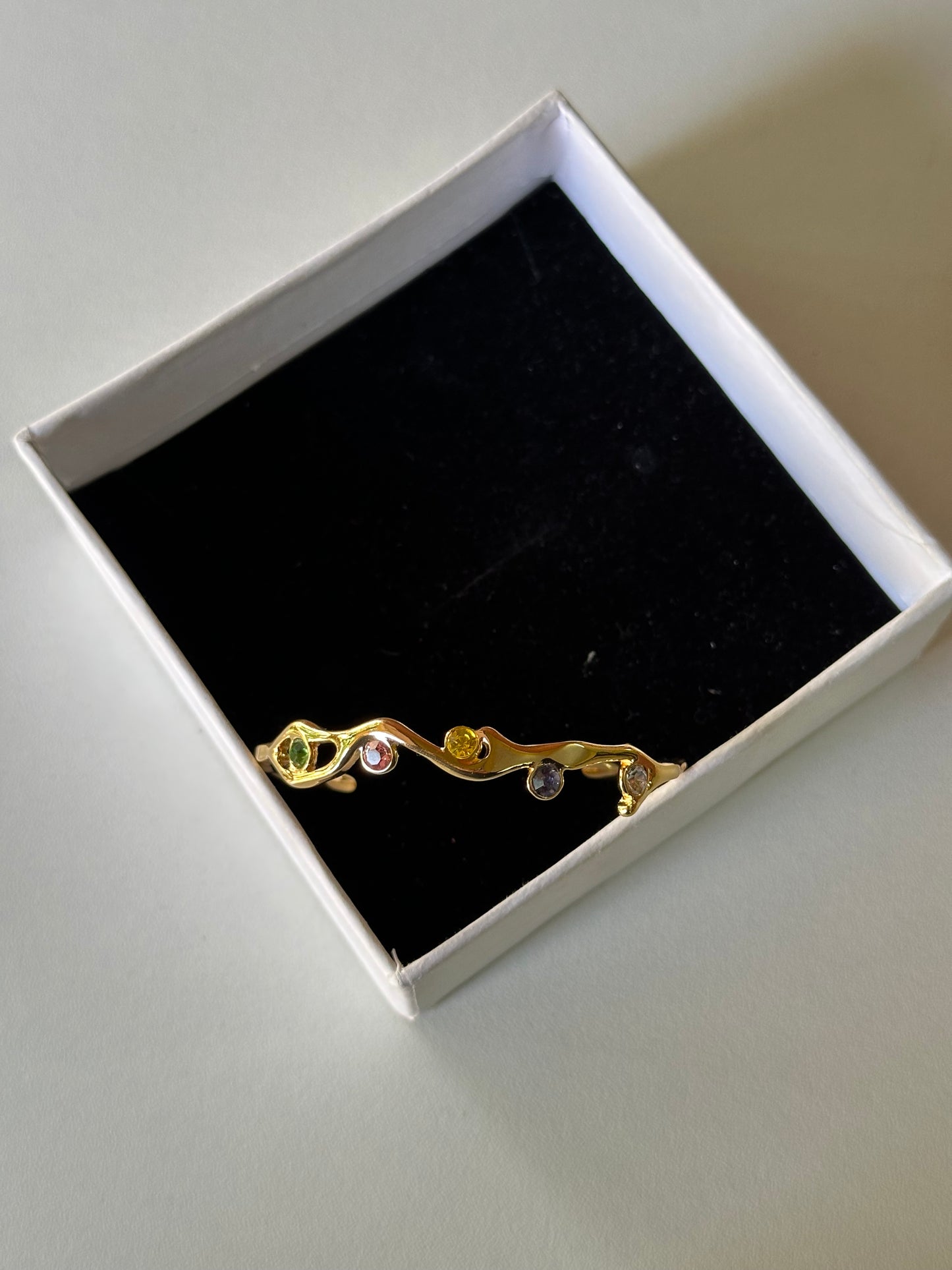 Multi stone open kada