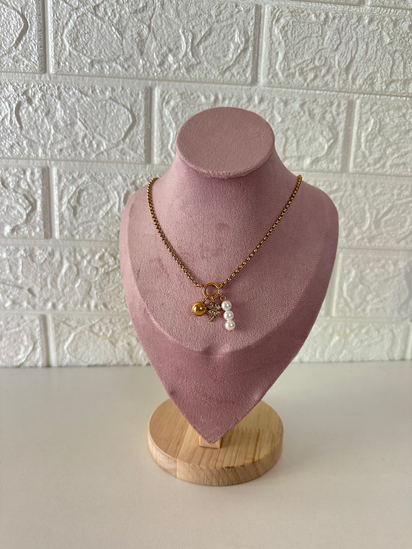 Pearl charms pendant
