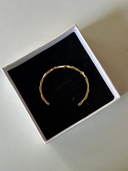 Multi stone open kada