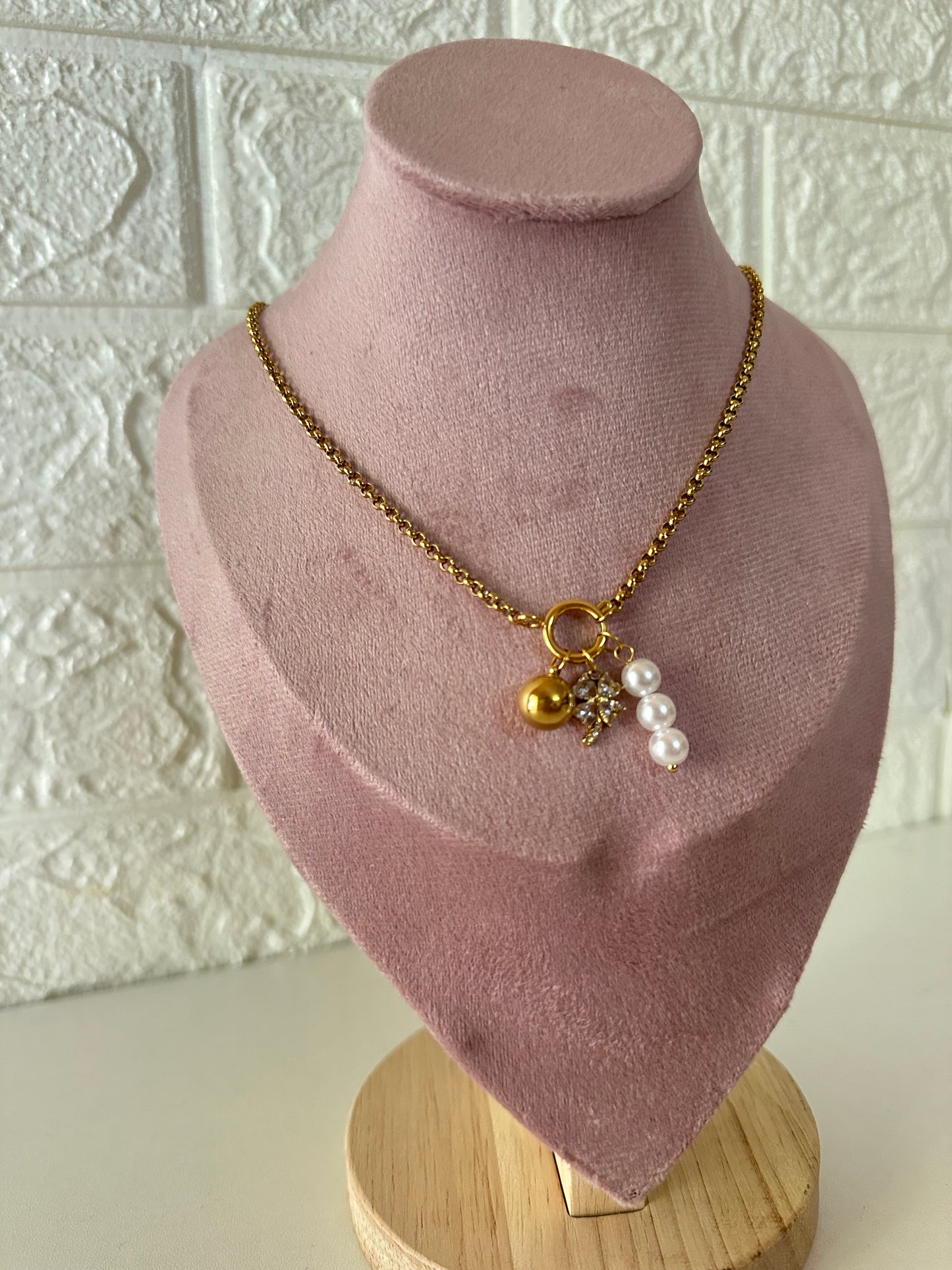 Pearl charms pendant
