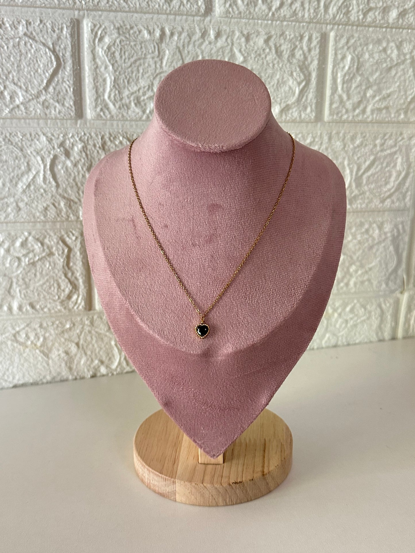 Black heart necklace
