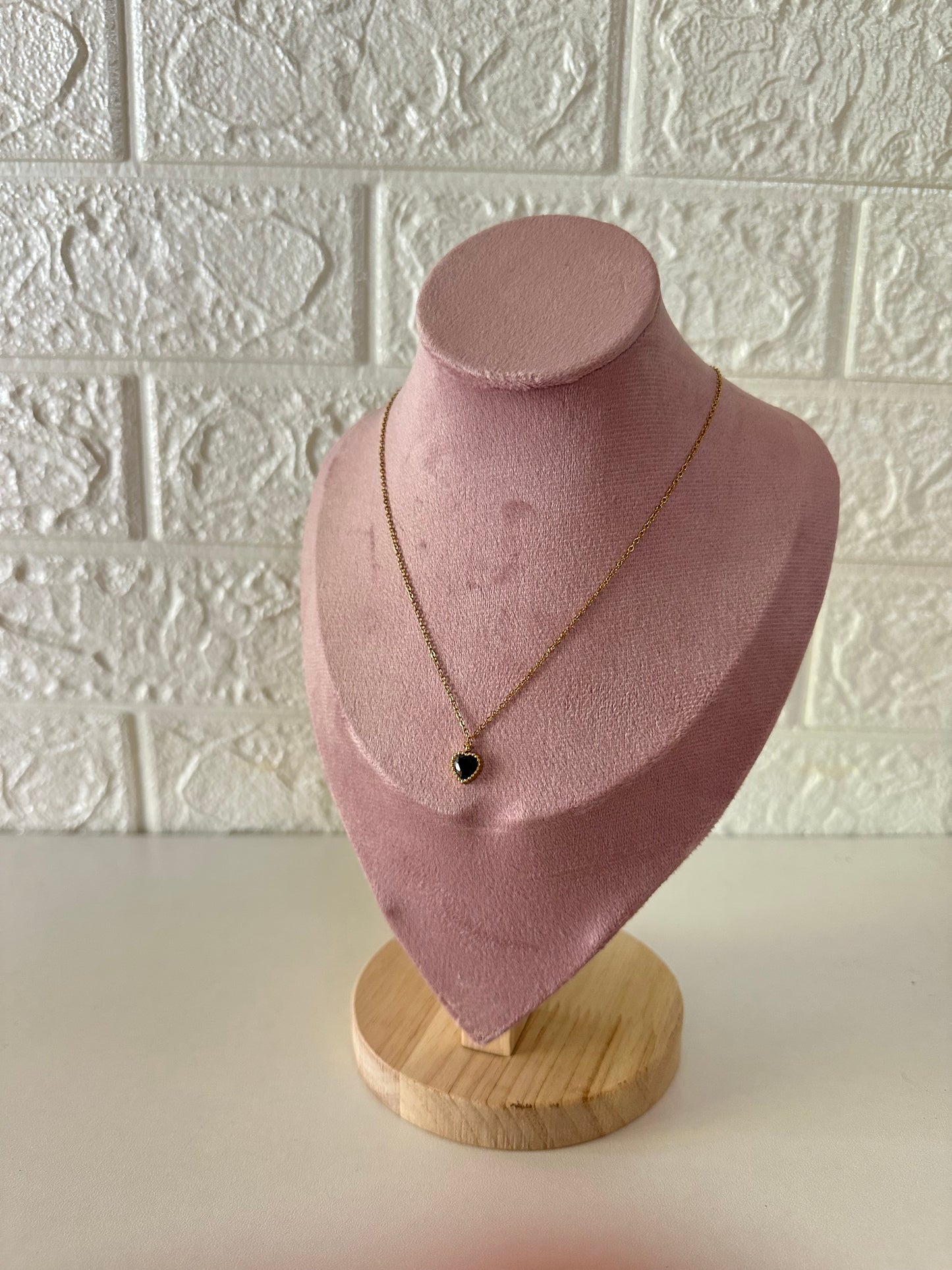Black heart necklace