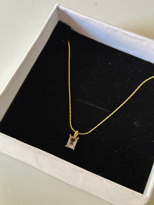 Rhea pendant