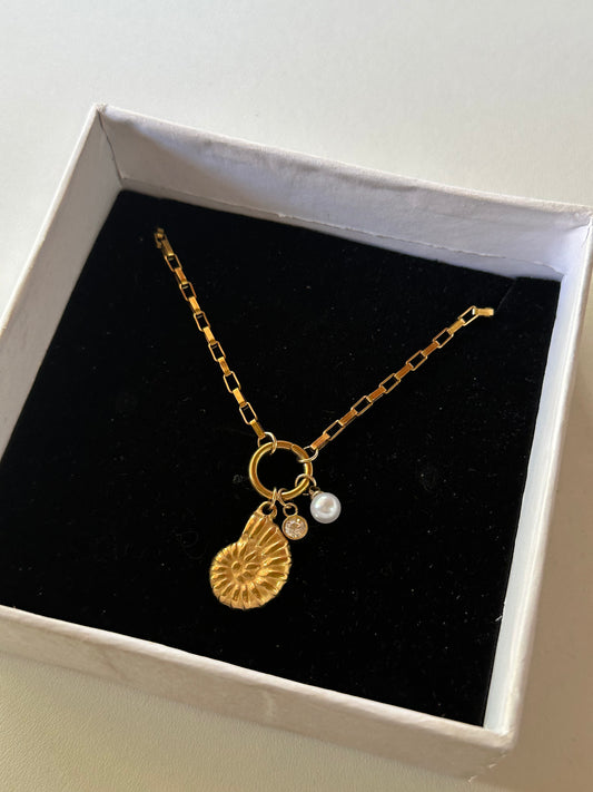 Swirl beach pendant