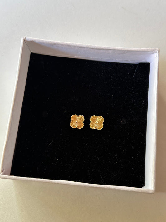 Gold clover studs
