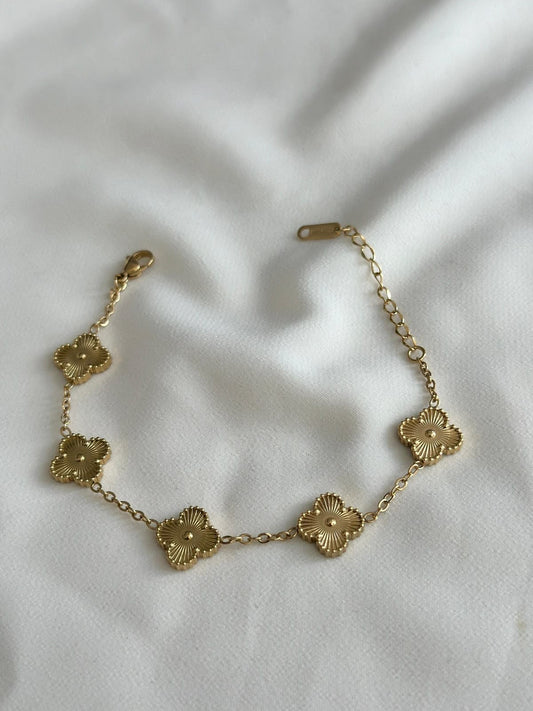 Gold clover bracelet